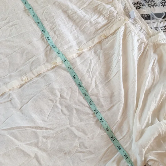 Old Navy Cream Top - Picture 9 of 10